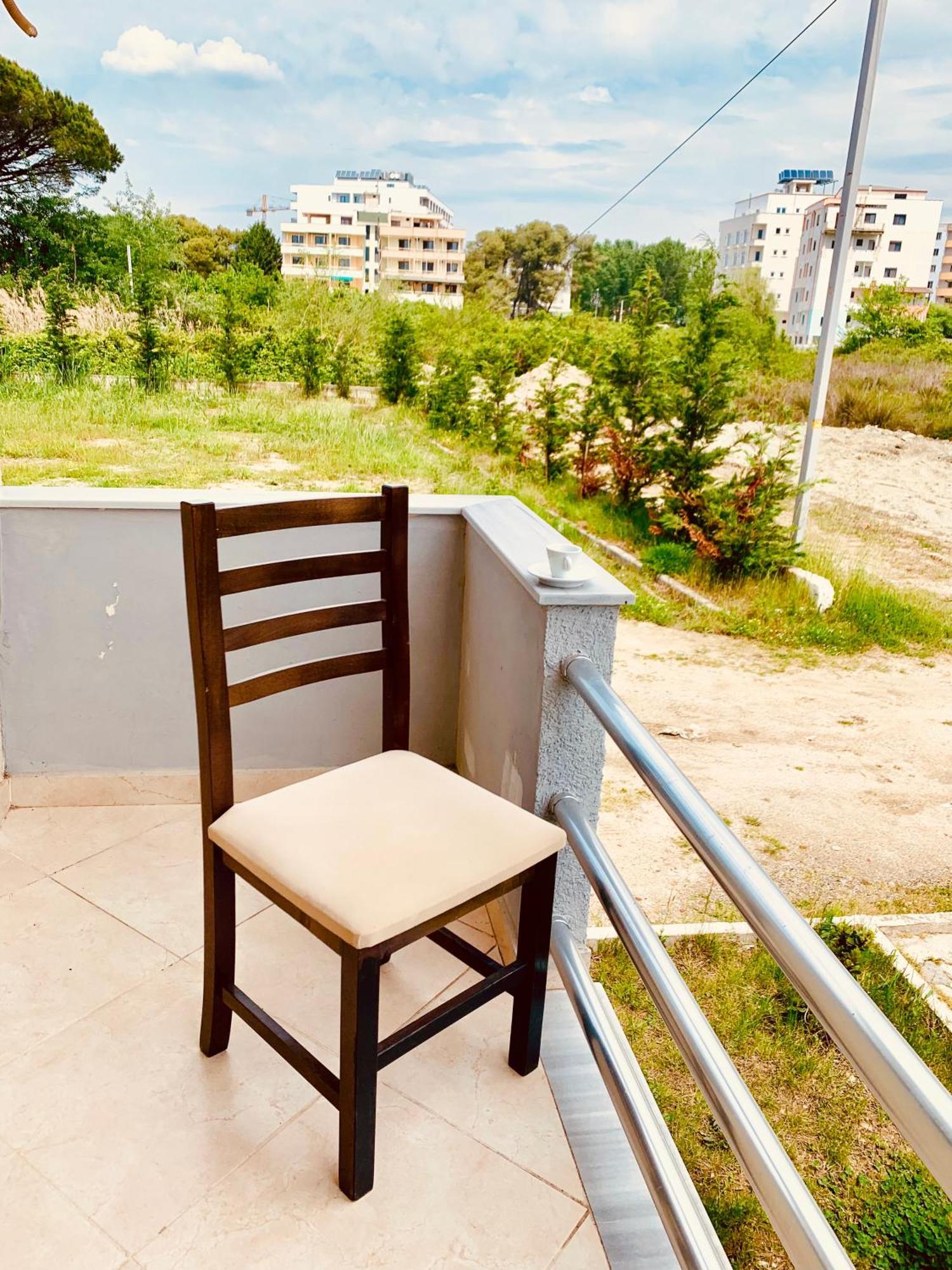 Family Tree - Quiet Area - Self Check In Aparthotel Golem  Exterior photo